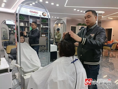 “二月二龙抬头”理发店座无虚席，传统习俗催生理发服务热潮