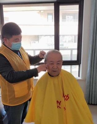 交“爱心党费”的“献血达人”——记绍兴市新昌县“最美农民理发师”王永富
