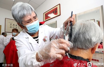 81岁老人义务理发53年 收获千万颗“红豆”献人间大爱